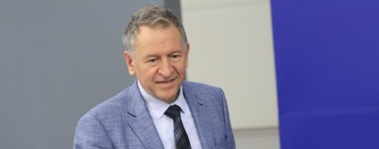 Кацаров: Локдаун не, но без мерки и ваксинация - нищо добро следващите две седмици
