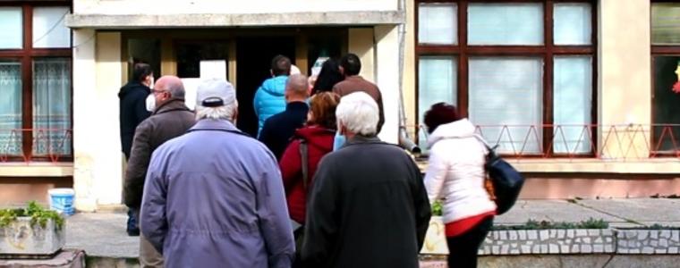 Към 11,00 часа малко над 8 на сто е избирателната активност в областта за двата вида избори