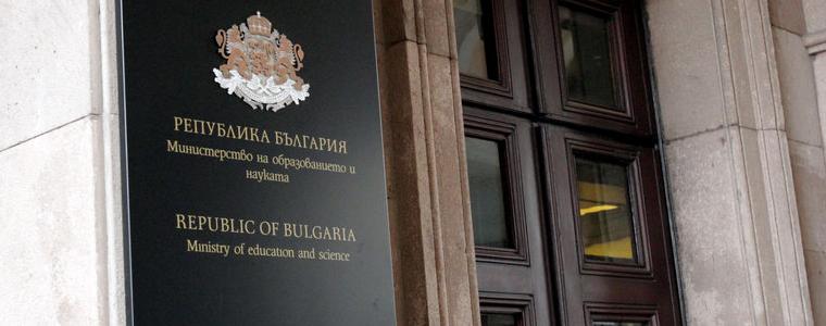 МОН: По 100 лв. за специалистите, които изследват учениците за Covid-19 два пъти в седмицата