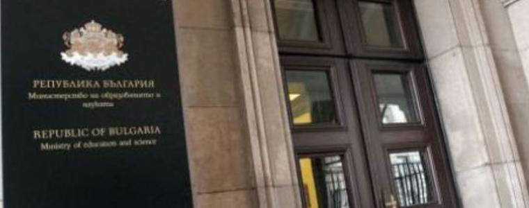 МОН предупреди за медийна манипулация и увери, че подготовката за връщане на учениците върви по план