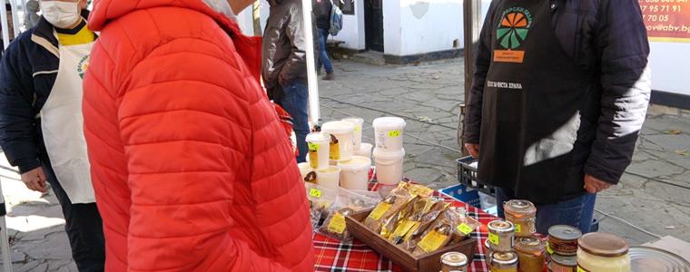 Патешки продуки провокират посетителите на Фермерски пазар (ВИДЕО)