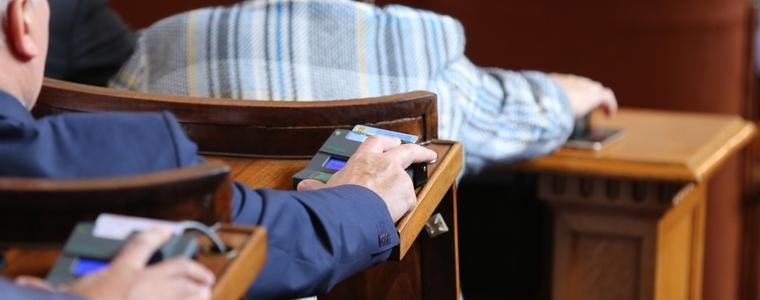 Депутатите съкратиха коледната си ваканция