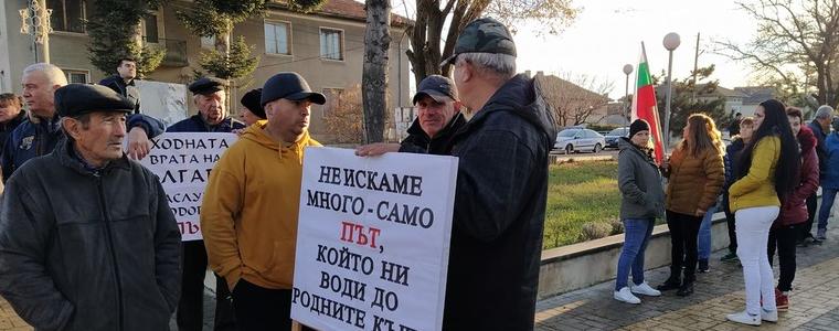 Кардамци отново излязоха на протест заради пътя до Генерал Тошево