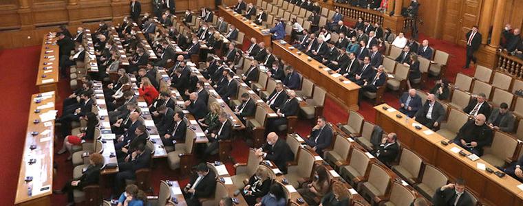 Мораториумът върху цената на тока и ВиК услугите ще е от днес и ще важи до 31 март
