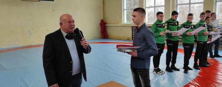 Спортното училище награди най-добрите си спортисти за 2021 г. (ВИДЕО)