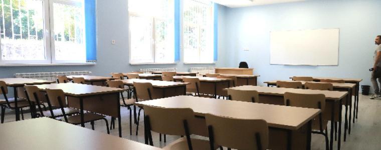Учениците от 5 до 12 клас започват присъствено обучение от днес