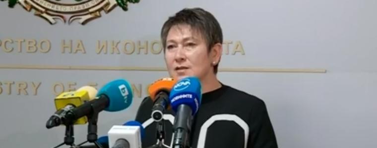 Везиева поиска оставките на тримата от ДКК, обвинили Караганева