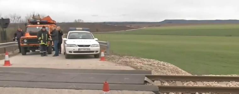 Двама загинали при неправилно преминаване на жп прелез