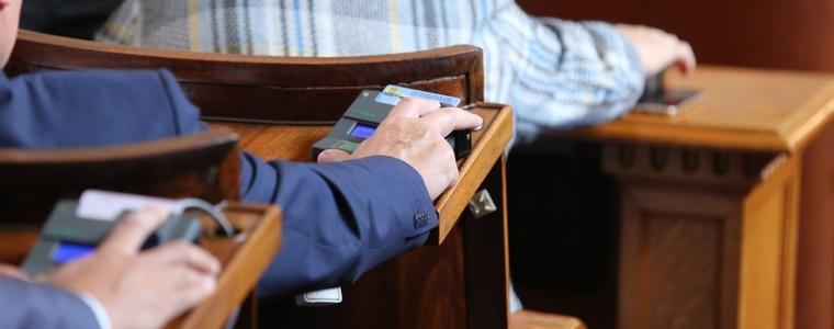 На първо четене: Депутатите удължиха действието на Бюджет 2021