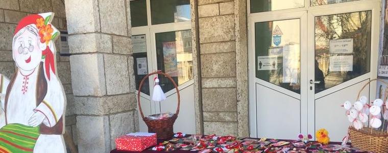 Благотворителен базар за мартеници се провежда в Каварна