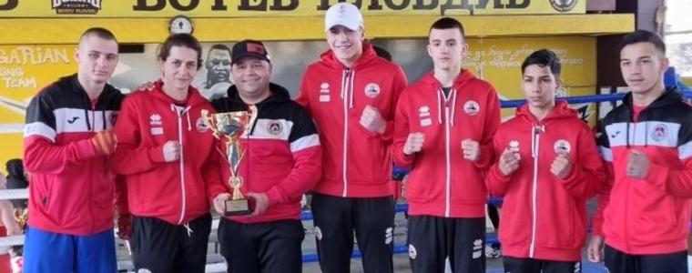 БОКС: С двама добричлии в състава, Локомотив (Сф) спечели Купата на България при младежите и жените (СНИМКИ)