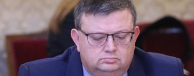 Депутатите приеха оставката на Цацаров