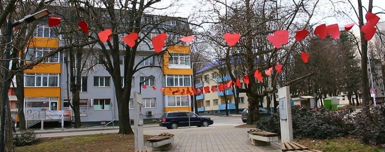 Младите хора в Добрич празнуват любовта (ВИДЕО)