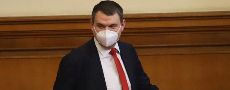 Пеевски иска БНБ да провери кредита на „Булгартабак“ от ББР