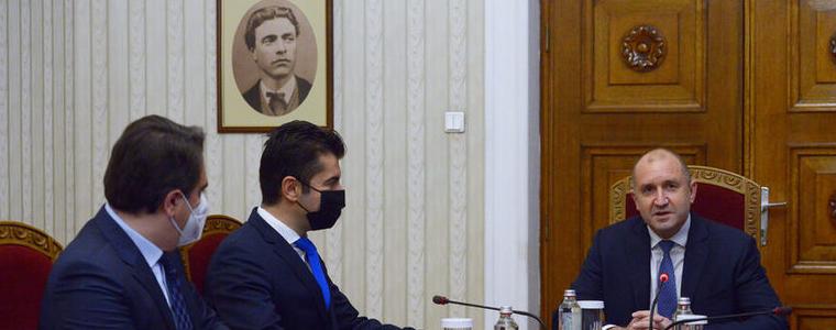 Петков горд, че България е родина на Апостола, Радев поиска обединение за чиста и свята република