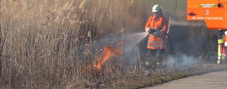 Пожар унищожи 15 декара тръстика край Дуранкулашкото езеро 