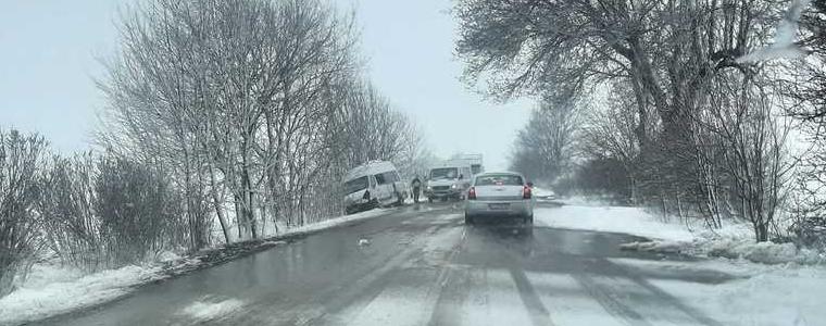 Пътната обстановка се усложнява, вероятно през нощта ще се затворят пътища