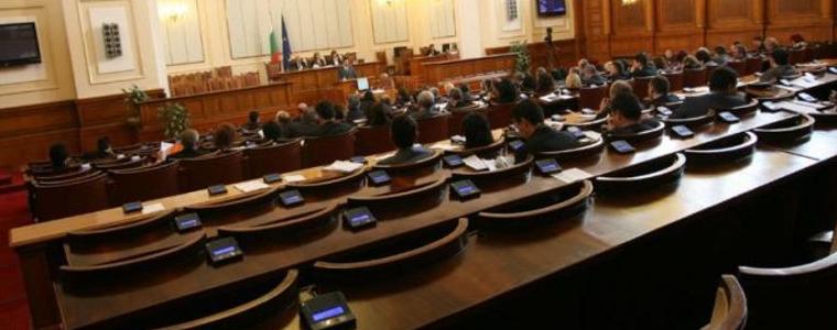 Три партии от управляващата коалиция с декларация за Украйна, засега няма обща позиция на парламента