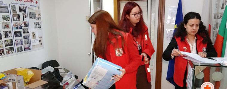 15 младежи-доброволци към БЧК-Добрич работят активно в подкрепа на бежанците (ВИДЕО)