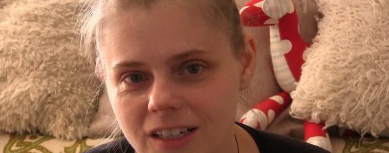 Англичани във Василево настаниха в къщата си украинка с две деца, избягали от бомбардиран манастир (ВИДЕО)