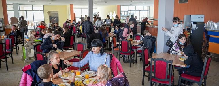 Близо 300 бежанци от Украйна са настанени в Албена
