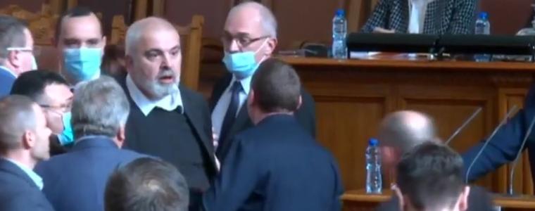 Депутатите пред бой в НС заради ареста на Борисов (ВИДЕО)