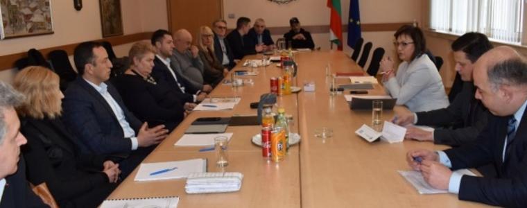 Корнелия Нинова се срещна с производители на олио
