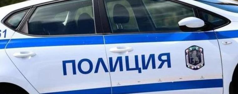 Полицията задържа двама мъже за кражба на микробус