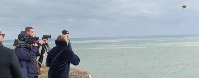 Разпръснаха праха на Джон Лоутън в морето край Камен бряг