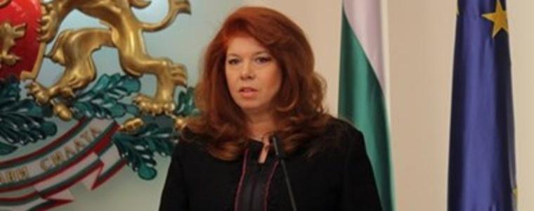 Йотова: България няма основание да вдига ветото за Северна Македония