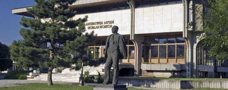 Ясни са резултатите от средношколския конкурс за поезия "Възкресения"