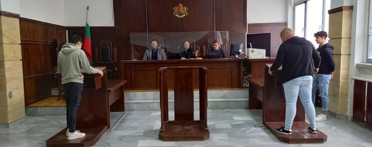 С правната уредба на договорите се запознаха ученици при гостуване в Окръжен съд