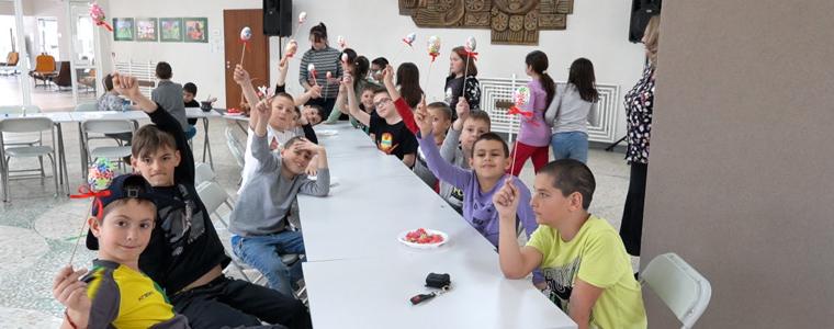 Великденски яйца украсиха третокласници в Младежки център – Добрич (ВИДЕО)