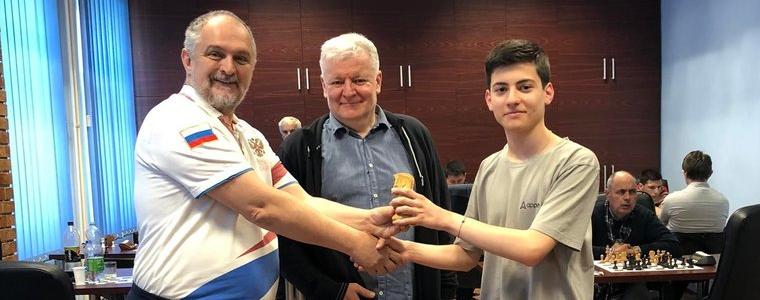 16-годишният Момчил Петков покри нормата за званието „гросмайстор”