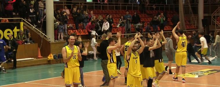 БАСКЕТБОЛ: Публиката в Добрич вдъхнови „Ънстопабъл“ за първа плейофна победа (ВИДЕО)
