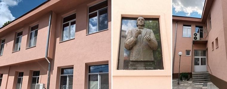 Хоровете "Добруджански звуци" и "Маестро Захари Медникаров" репетират в обновена сграда