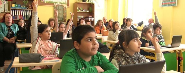 Иновативни часове по математика представи СУ „Н. Й. Вапцаров“ – Ген. Тошево пред гости от страната (ВИДЕО)