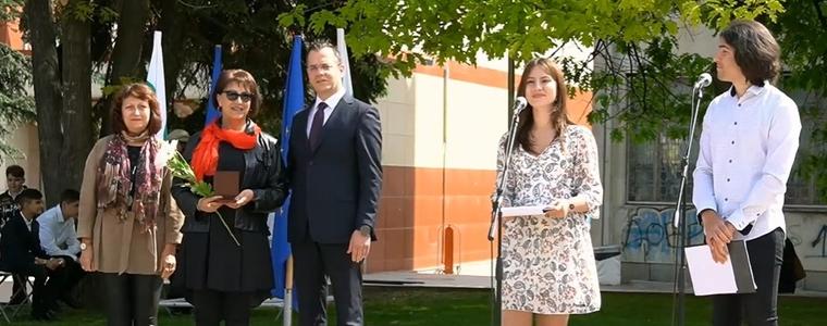 Кметът на Добрич награди изявени педагози за принос в развитието на образованието в Добрич (ВИДЕО)