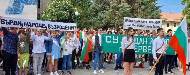 На празничния 24 май Община Тервел отличи изявени ученици и педагози