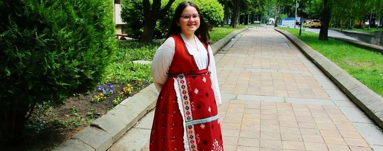 Най-четящото дете на Добрич очаква нашата подкрепа  в онлайн конкурс за народна носия (ВИДЕО)