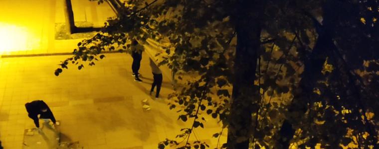 Плочките в центъра се превърнаха в „топки“ за игра (ВИДЕО)