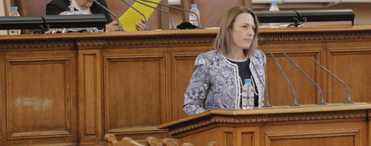 Според Ива Митева никой няма полза от предсрочни избори