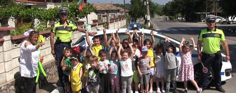 Децата на Бранище призоваха шофьорите да карат внимателно (ВИДЕО)