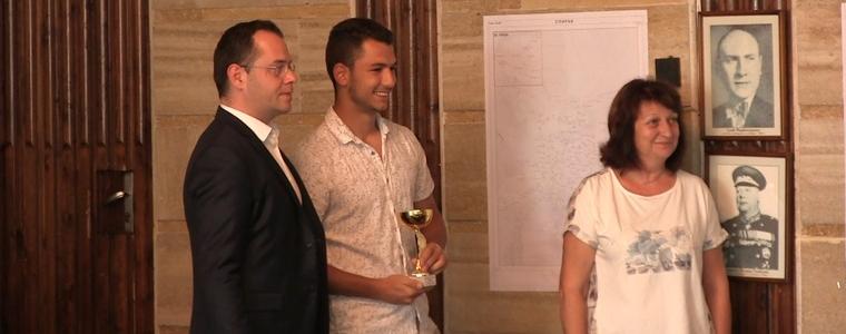 Кметът Йордан Йорданов награди най-добрите в ученическите спортни игри на Добрич (ВИДЕО)