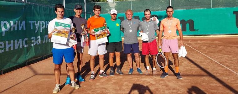Нова победа за „Вики Бойс“ на отборните турнири по тенис