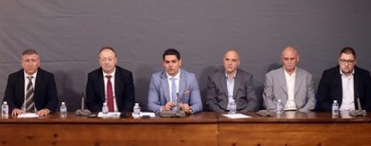 Официално: Петима са независими, те седнаха зад БСП