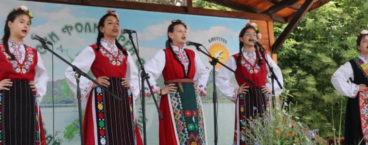 С много настроение и музика протече деветото издание на събора „Край язовир Дрян” (ВИДЕО)