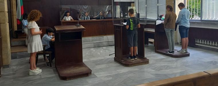 Ученици представиха симулативен съдебен процес в Районен съд – Добрич