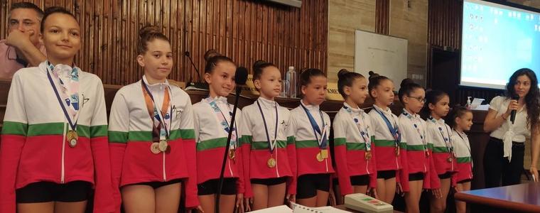Балканските шампионки от СКЕГГ „Виктория“ гостуваха на Общински съвет - Добрич