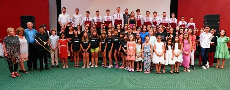 ДФТШ „Орисия“ от Каварна спечели Гран При от младежки фестивал в Албена (ВИДЕО)